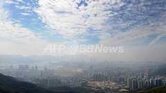 香港住民、5人に1人が移住検討 深刻な大気汚染で