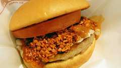 ラー油ジャンキー大満足のモスバーガー「テリー伊藤のざくざくラー油バーガー」試食レビュー