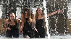 レッドブルだけを通貨として「物々交換するレース」が、チームを募集中!