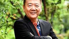 「いつ自殺しようかを考える日々」…500社から不採用となり人生を悲観する40代男性に、鴻上尚史が「とにかく部屋を出る」ことをすすめる理由 | AERA DIGITAL(アエラデジタル)