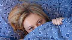 起きるのがつらい冬の朝、目覚めてから布団から出るまでは全国平均13.3分