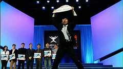 ビル・ゲイツ会長の講演にLinux関係者が乱入して大騒ぎに - GIGAZINE