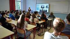 いじめ加害者を授業中に逮捕、異例の措置に物議 仏