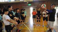 愛知の中学教員4割、残業80時間超「ブラックすぎる」:朝日新聞デジタル