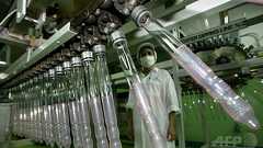 タイ当局、若者の性感染症急増の一因は「大きすぎるコンドーム」