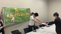 「なぜ座ったら駄目?」立ったままレジ打ちは世界の非常識、流通業界を変えた2万筆の署名 | 47NEWS