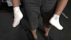 砂浜に埋められた“炭”で小2男子が両足をやけど 「二度と同じ事故が起きて欲しくない」と家族・旅館が注意喚起 | ねとらぼ