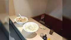 無料でマシマシにした二郎系ラーメンの大量食べ残し画像を見て邪悪な発想が浮かんでしまう「発想はクズだけど天才」「カスの飲食コンサルなら本当に囁いてそう」