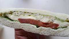 セブンサンドイッチ「クリームチーズ&バジルチキン」がシャレた味だった^^ - おしょぶ~の~と