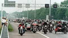 オランダ、バイク集団の対「イスラム国」戦参加を容認