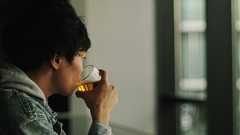 このままでは「未婚率70%」の時代が訪れる…日本の若者に蔓延する「子育てはコスパ悪い」という深刻な呪い 子持ち世帯の中央値は跳ね上がっている