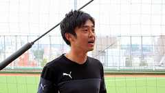 サッカーの常識「ディフェンスで腰を落とす」姿勢は実は間違い、その理由とは|No.1 少年サッカーサイト|サカイク