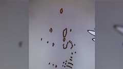 アニメ「ストーンオーシャン」を観ていたら何度も背景に出てくる"妙な模様"が気になって仕方ない小説家、ジョジョのキャラっぽいテンションのキレ芸を披露