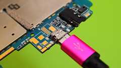 グラグラになったMicroUSB端子 を強化する。