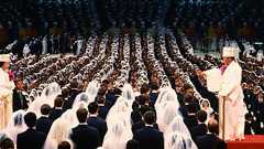 米紙が斬る「統一教会にとって日本は大事な“金づる”だ」 教団が安倍晋三を重宝した理由 | 文鮮明帝国の“カネの流れ”に迫る