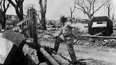 「原爆の脅威」を隠蔽しようとした米軍のウソを暴き、歴史を変えた黒人記者 | 米軍に科学とファクトで立ち向かったチャールズ・ローブ