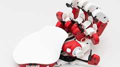 異形の片手用キーパッド「Azeron Cyborg」。慣れは必要だが手に馴染む形に変えられるカスタマイズ性の高さは魅力だ