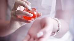 「甘い香り」をかぐと性欲が高まるって本当? | ダ・ヴィンチWeb