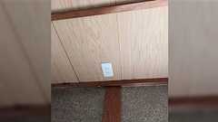 めっちゃ古い家なんだけど、コンセントがほとんど天井についてるの何故なんだ…使いにくい…「漏電の原因の埃は溜まらなそう」→理由もおそらく判明する