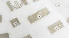 おむつに敷くと、被介護者の排せつを検知するフィルム状センサー登場 オブラートに電子回路を印刷