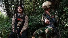 ミャンマー反乱勢力の“同志少女”が戦わなくてはならないもの | 殺した人数は「数えていない」