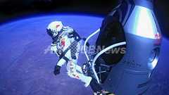 上空3.9万メートルからのダイビングに成功、音速超える