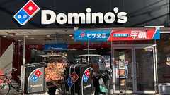 ドミノ・ピザ「予約から3時間待ち」など遅延発生で店舗前に行列 運営元「店舗を支援しきれなかった本部に責任がある」(1/3) | ねとらぼ
