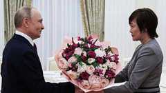 プーチン氏、昭恵さんと面会 モスクワで、故安倍元首相を賞賛 | 共同通信