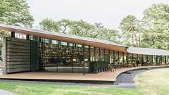 これが図書館? 全面ガラス張りの開放的な空間。大企業が始めたコミュニティ型図書館「まちライブラリー」を見てきました 西東京市