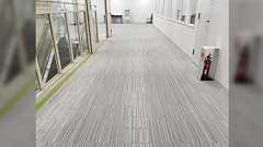 とある市役所の点字ブロックのデザインに「危険ではないか」との声があがる「使う人にとっても、現状必要ない人にとっても優しくない」