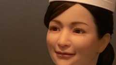 「変なホテル」、ロボット従業員の半数を“リストラ”