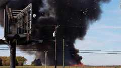 古い軍用機が衝突・墜落、死者6人 米航空ショー