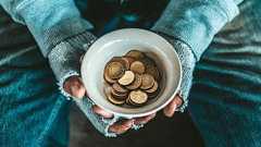 貧困とメンタルヘルスに関係あり、貧しいと認知は落ちる