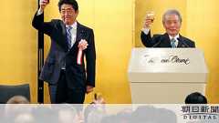安倍首相「開店前に6千人のお客さん、賃上げの成果」:朝日新聞デジタル