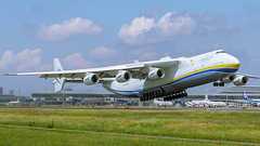 「珍飛行機」飛来に定評の中部空港 なぜ選ばれる? コロナ禍で世界最大モンスター機も | 乗りものニュース