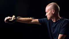 自分でヘビの毒を体内に、抗体獲得した男性の血液が治療に「革命」か