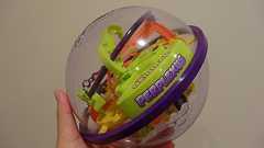 360度球体の立体迷路をひたすら進む知育玩具「パープレクサス オリジナル」に激ハマり中 - カイ士伝