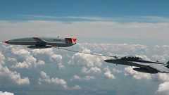 ボーイング製の無人機「MQ-25スティングレイ」が史上初の空中給油に成功