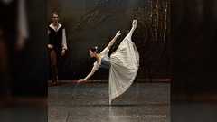 「漫画の中でなく、この動きをできる人が現実にいるとは」バレリーナ菅井円加さんによる”ポワントのパンシェ”は目を疑うレベルですごい動作だという話