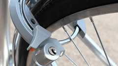 自転車の盗難対策は鍵かけに尽きる? 「施錠の義務化」広がる 盗む心理、盗まれる状況とは | 乗りものニュース