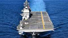 巨大な護衛艦「かが」空母化へ大きく前進!初めて着艦したF-35戦闘機に「粋な塗装」も!? 海自が画像公開 | 乗りものニュース