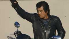 「ネオサイクロン号」で爆走する本郷猛! 映画「仮面ライダー1号」予告編で45年ぶりの変身ポーズを披露 | ねとらぼ