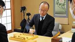 羽生善治いわく「職業病は腰と足の痛み」、昭和の天才も引退決断…「無理だと判断しました」“正座とケガ”に悩んだ大棋士は渡辺明だけでない(田丸昇)