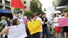 拘束され尋問、家族との別れ…レバノンのLGBT、体験談語る