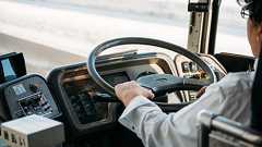 2024年問題が影響?ドライバー不足で修学旅行のバスお断り→電車に代替 近ツー、保護者にプリント配って謝罪