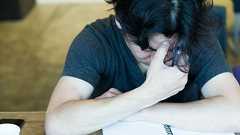 日本人の6人に1人は偏差値40以下、5人に1人しか役所の書類を申請できない…“見えない格差”をつくった知識社会のザンコク | 文春オンライン