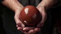 日本の「光る泥団子」が海外でアートになっていた