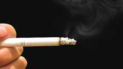 ベランダ喫煙の“ホタル族”に激怒する声「エアコンの室外機から煙が」「赤ちゃんいるのに」 | キャリコネニュース