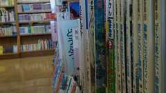 なぜ図書館で本を借りることは恥ずかしいのか?