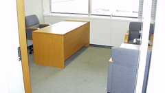 沖縄だけ?県議48人全員に個室 過去には「無駄」との指摘も 「国会議員並み」と言われた「アメリカ世」の名残に迫る